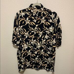 Munsingwear Black Floral Button-Up Shirt